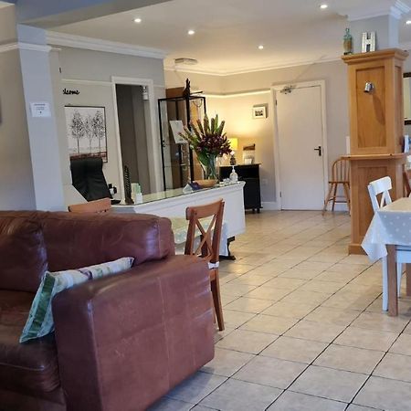 Peaslake Hurtwood Hotel מראה חיצוני תמונה
