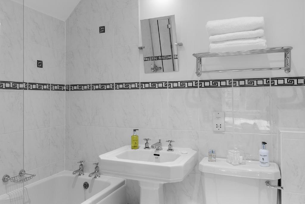 Peaslake Hurtwood Hotel מראה חיצוני תמונה