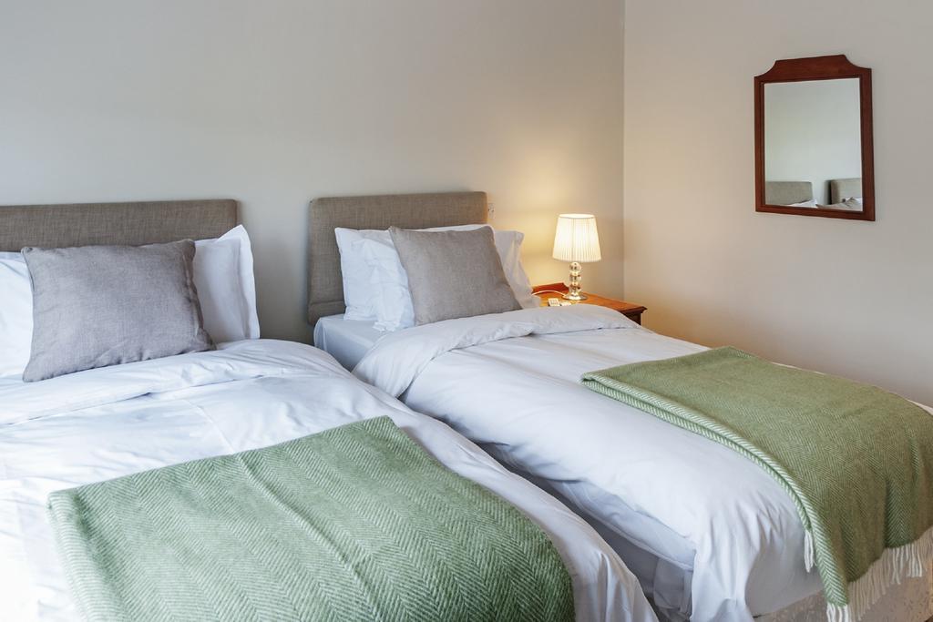 Peaslake Hurtwood Hotel מראה חיצוני תמונה