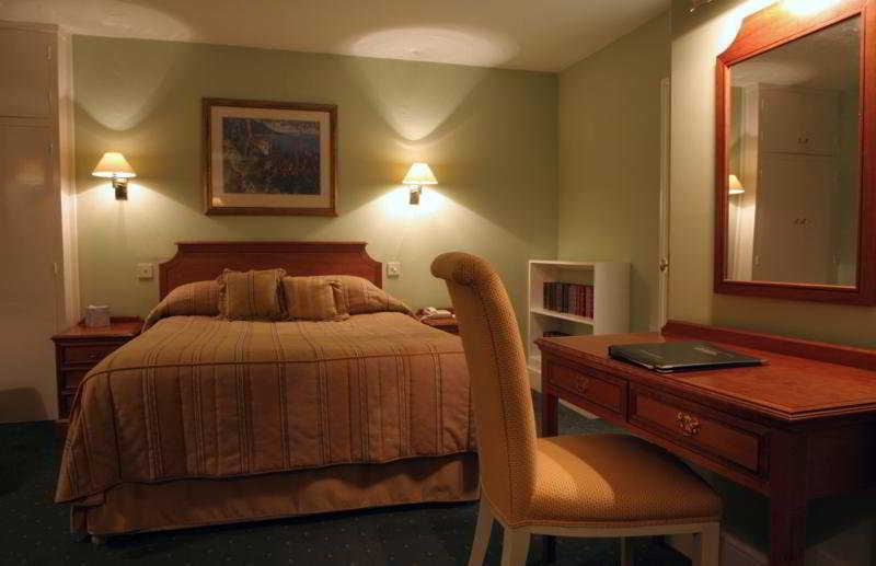 Peaslake Hurtwood Hotel חדר תמונה