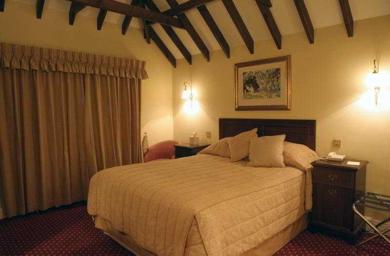 Peaslake Hurtwood Hotel חדר תמונה